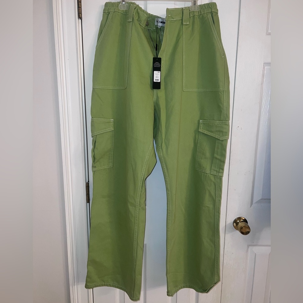 FASHION NOVA NWT. Plus size, green carpenter pants. Size 16